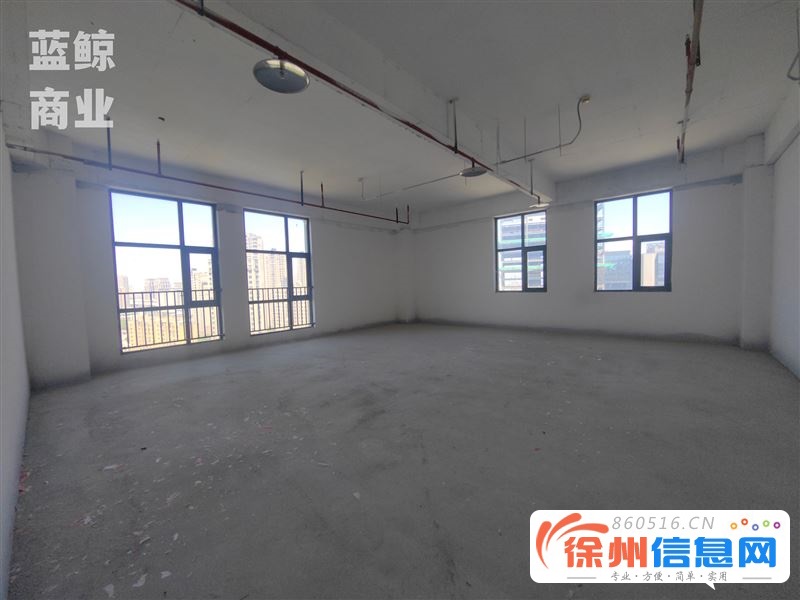 金龙湖旁1000平明阳广场整层一手现房纯办公欢迎看房